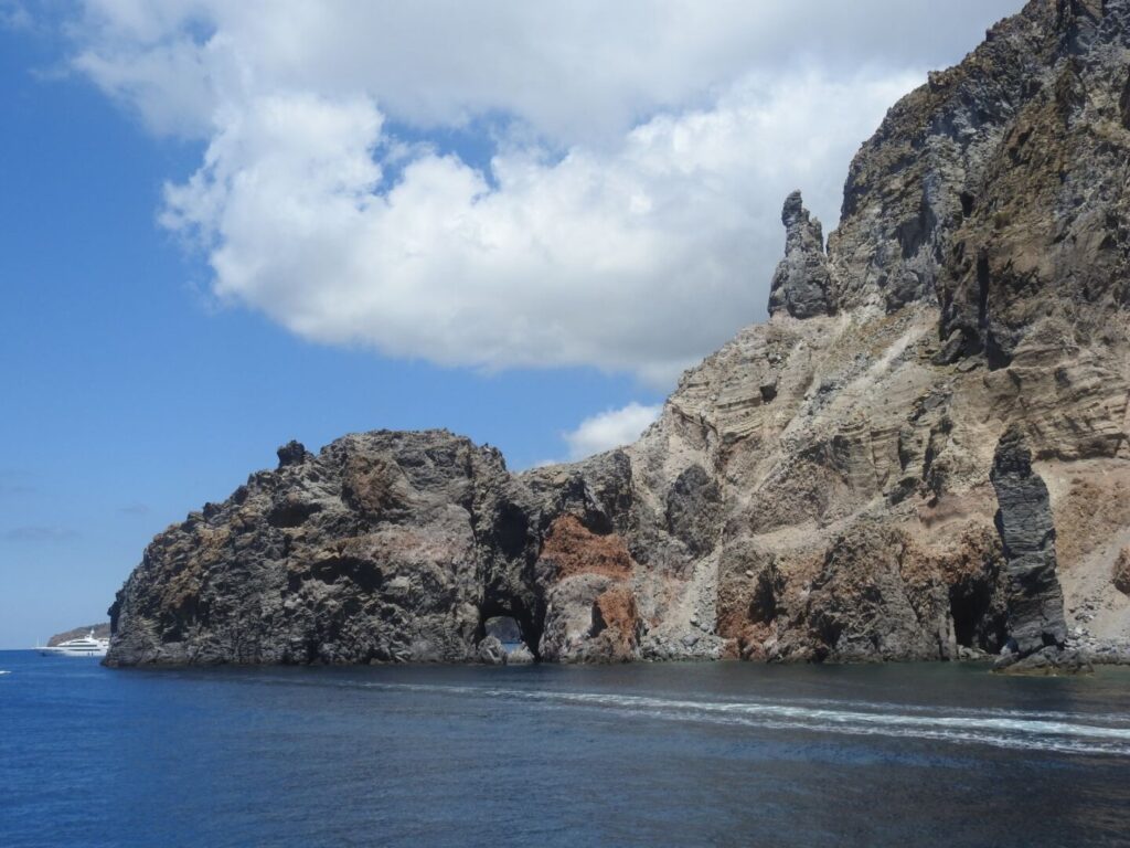 Faraglioni_di_Lipari_Calabriaintour