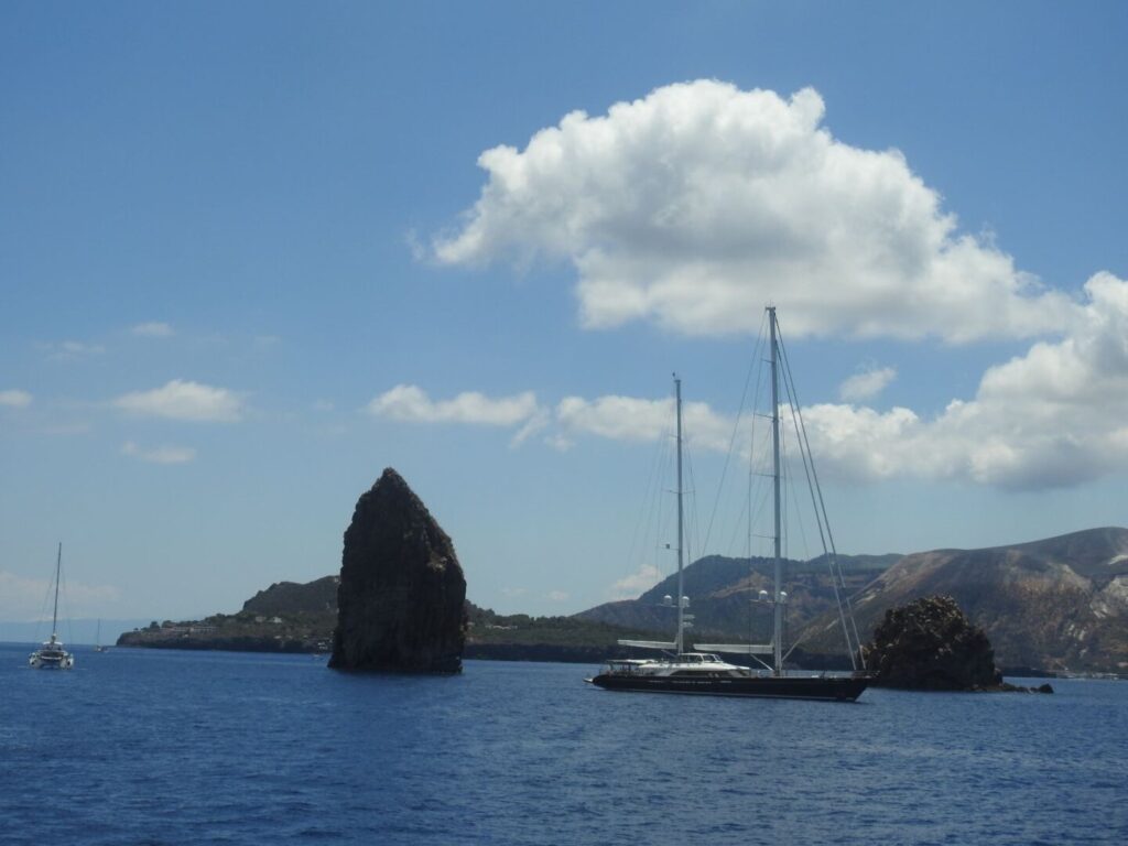 Faraglioni_di_lipari_Calabriantour